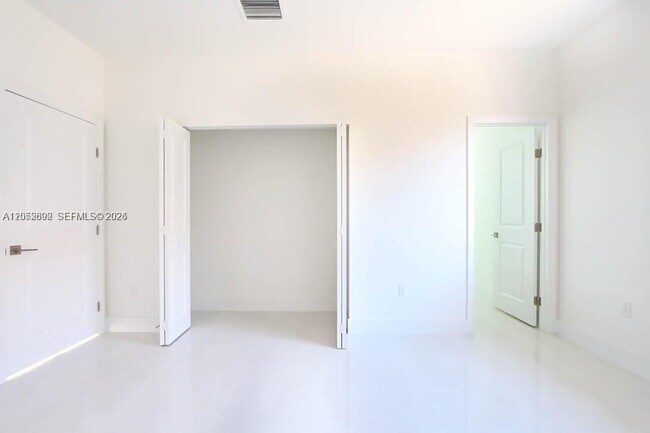 Building Photo - 15639 SW 11th Terrace