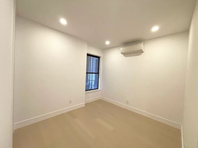 Building Photo - 704 Eighth Avenue