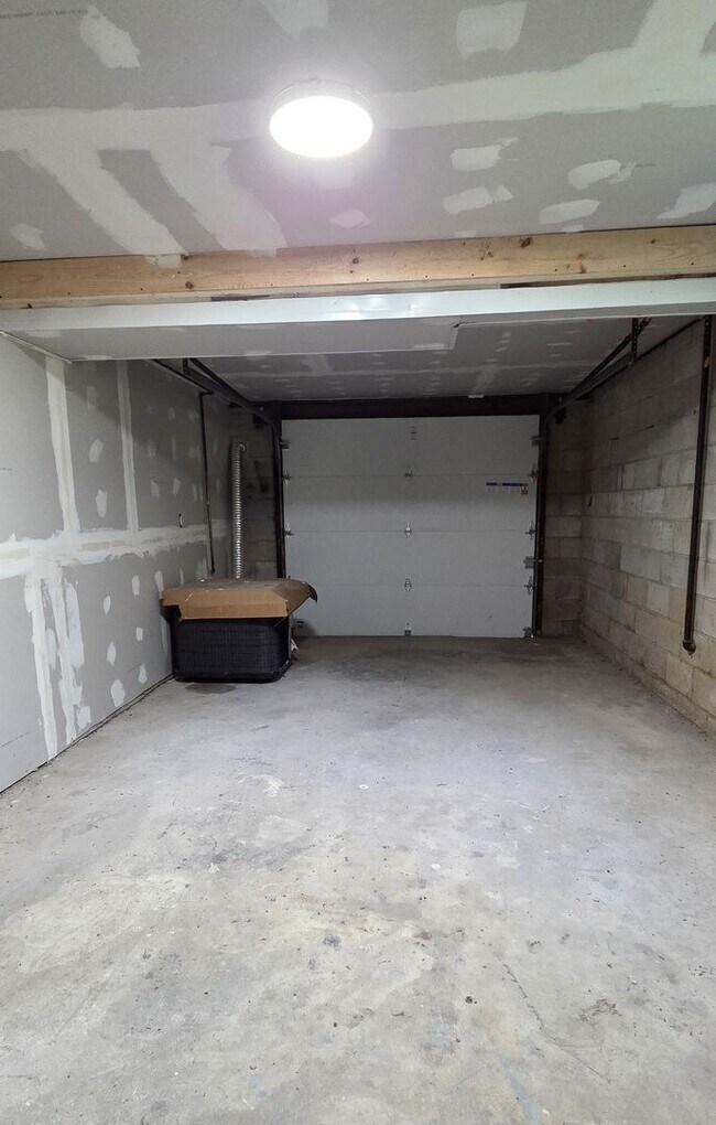 Building Photo - A Spacious 4 bedroom house for Rent !!!