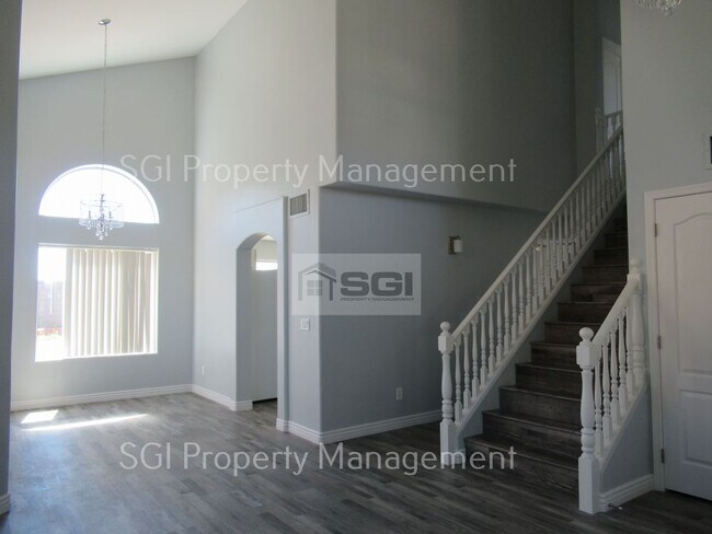 Building Photo - UPGRADED 3 BR CHANDLER HOME!