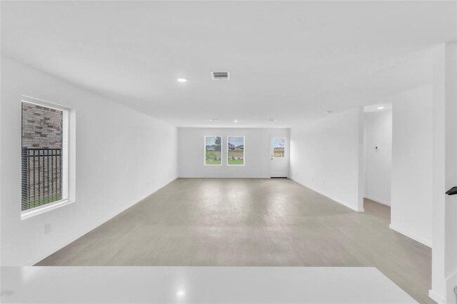 Building Photo - 27627 Village Way Dr.