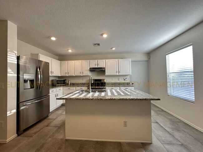 Building Photo - 3505 N Sierra Springs Dr