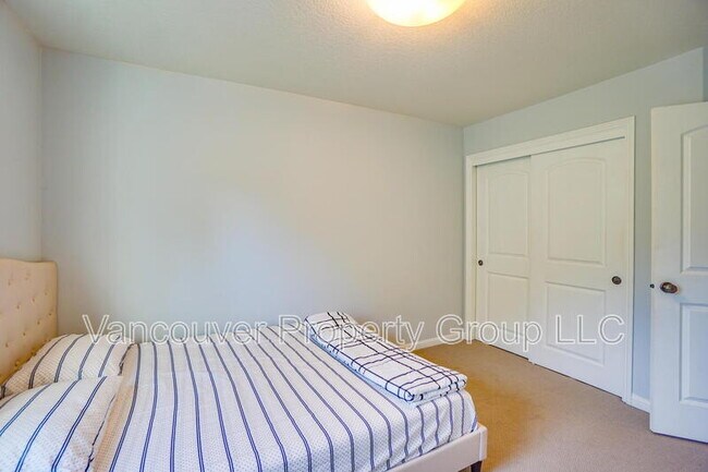 Building Photo - 4404 NE 98th Cir