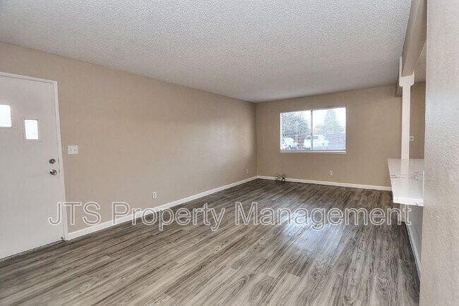 Building Photo - 319 Montrose Dr