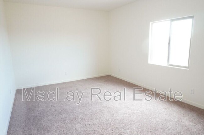 Building Photo - 680 N Crowned Dove Trail