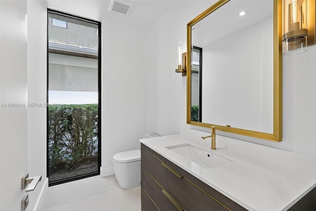 Building Photo - 620 Solar Isle Dr