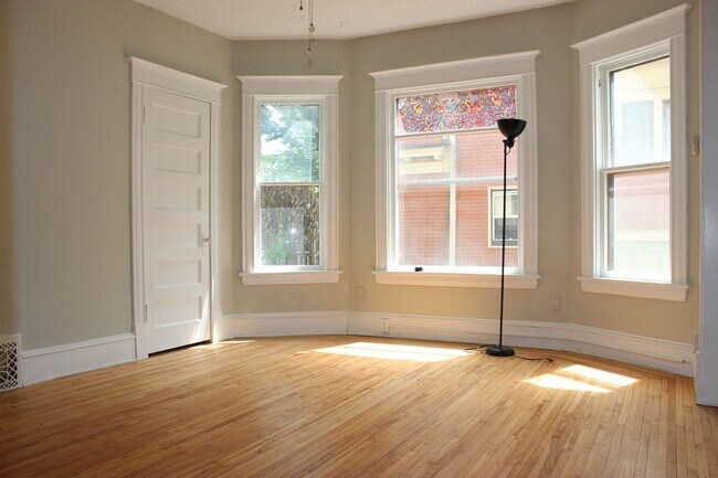 Building Photo - 2723 Taylor St NE