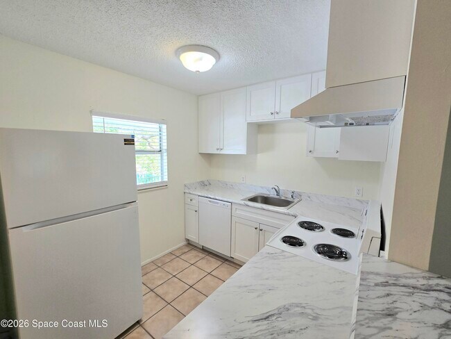 Building Photo - 1728 Guava Ave