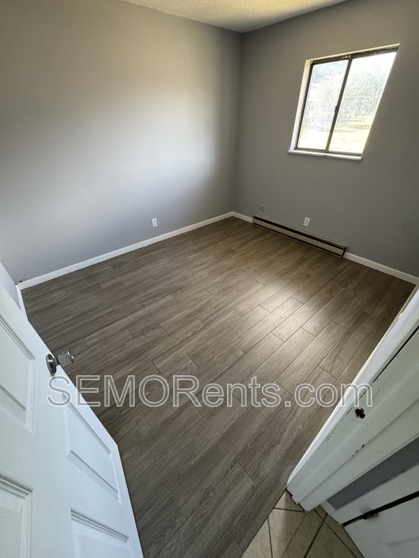 Building Photo - 315 East Ln