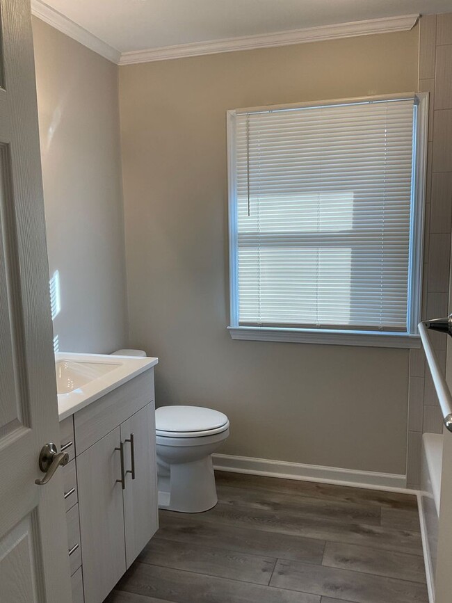 Building Photo - New Renovated 3 Bedroom Home located in Ga...