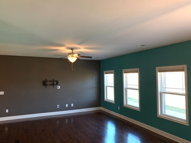 Building Photo - Whitsett / Brghtwood Farms