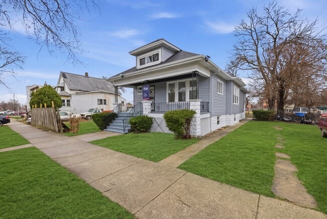 Building Photo - 142 W 103rd Pl