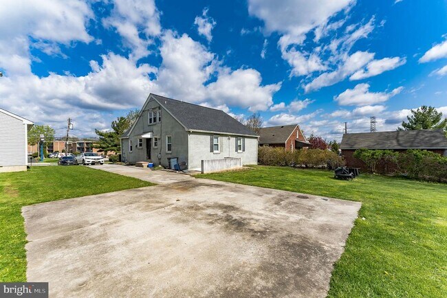 Building Photo - 1701 Butler Pike