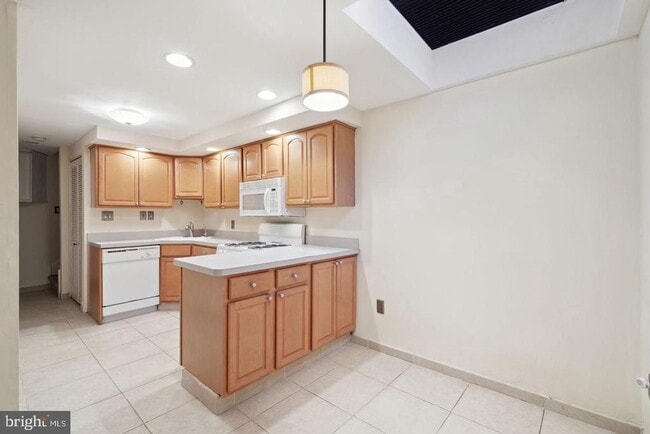 Building Photo - 830 Kater St