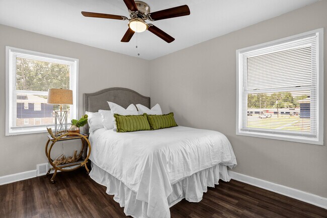 Building Photo - 1488 Wanda St