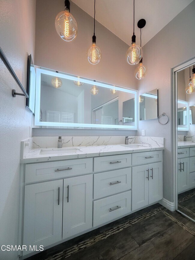 Building Photo - 525 Shadow Ln