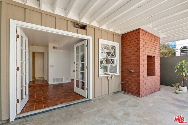 Building Photo - 112 Fleet St