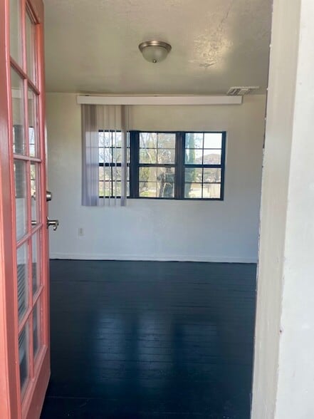 Building Photo - 450 W Crawford St