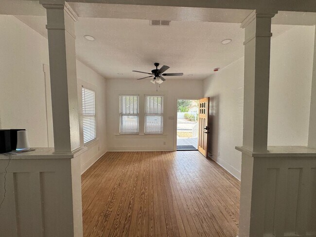 Building Photo - Move-In Ready & Recently Updated 2-Bedroom...