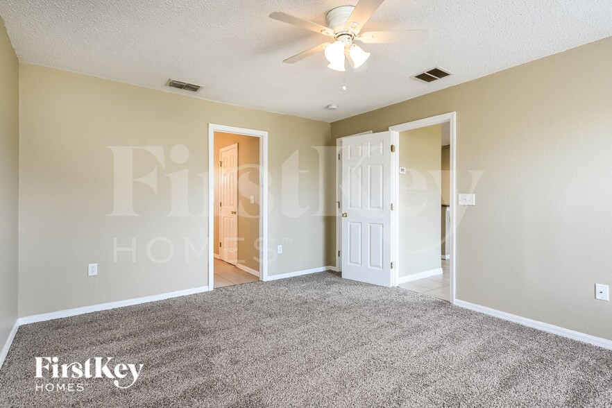 Building Photo - 819 Summer Glen Dr