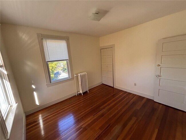 Building Photo - 6 Russell Ave