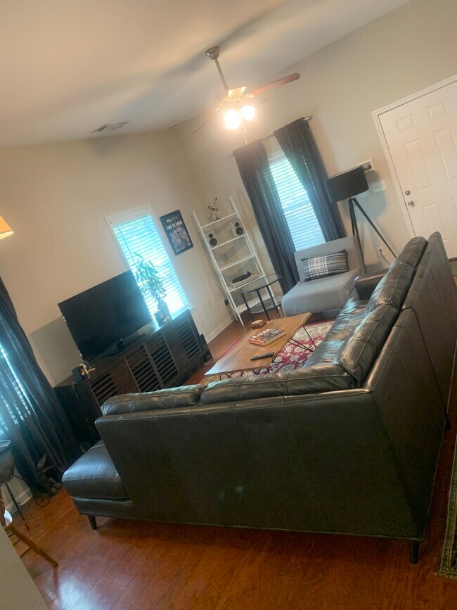 Building Photo - 774 Welch St SW