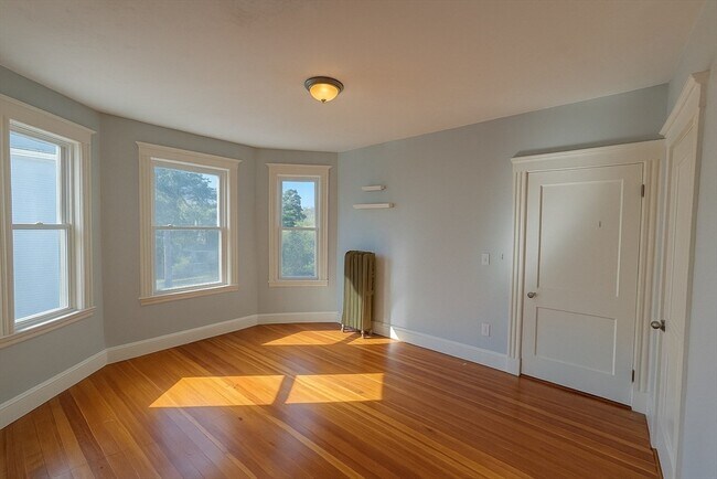 Building Photo - 37 Taft St