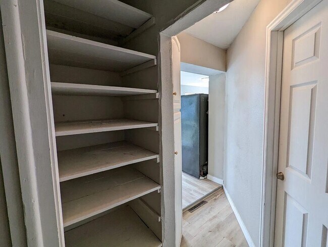 Building Photo - 1025 500 N