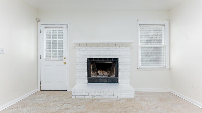 Building Photo - 6806 Cove Cir