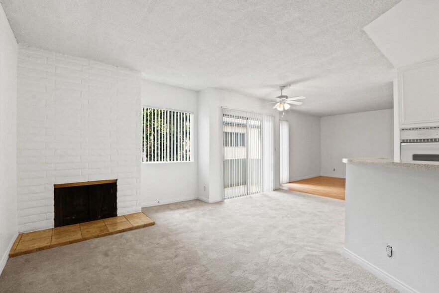 Primary Photo - 3735 Mentone Ave