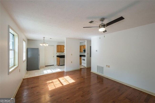 Building Photo - 503 Connally St SE
