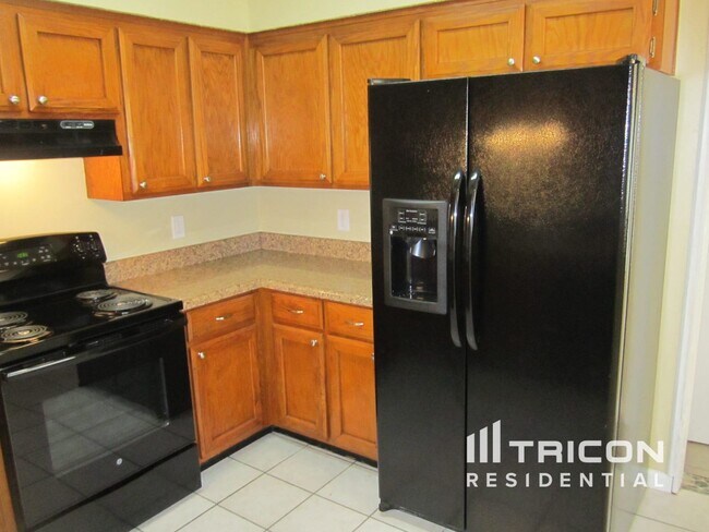 Building Photo - 1702 Sandy Hollow Loop