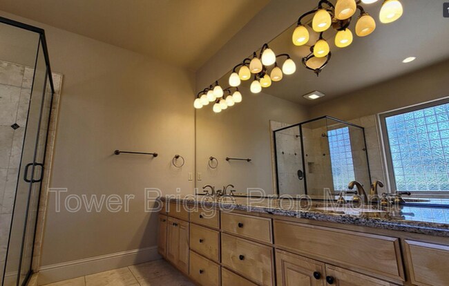 Building Photo - 3766 Mira Loma Dr