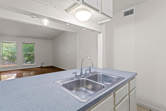 Building Photo - 2708 S 1st St