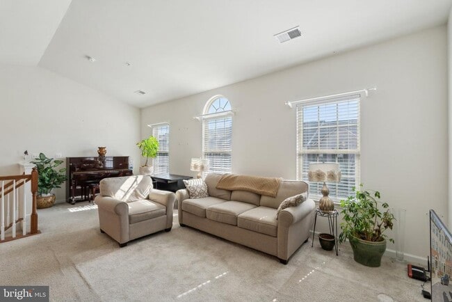 Building Photo - 42116 Piebald Square