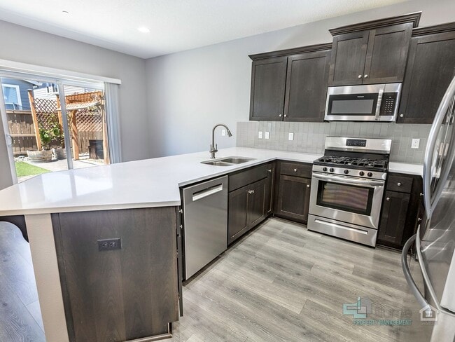 Building Photo - Spacious 4 Bedroom Home with Solar Power N...