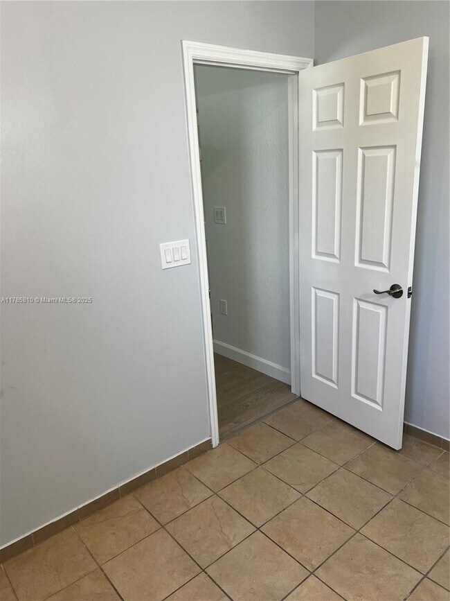 Building Photo - 152 SE 37th Ter