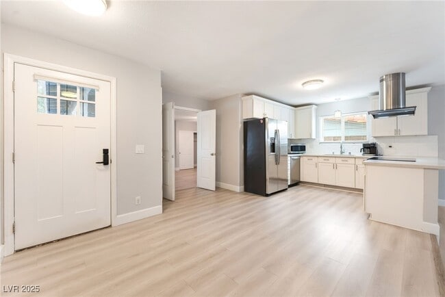 Building Photo - 2905 Kings Way