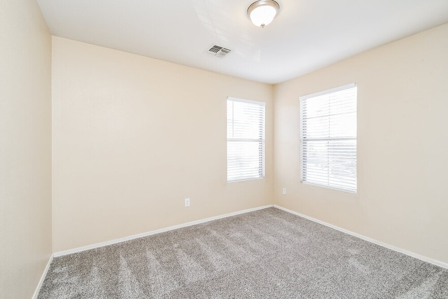 Building Photo - 2746 S Southwind Dr