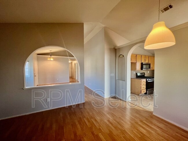 Building Photo - 1180 Camellia Ln
