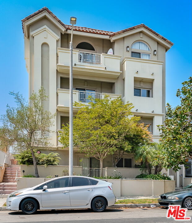Building Photo - 1409 Armacost Ave