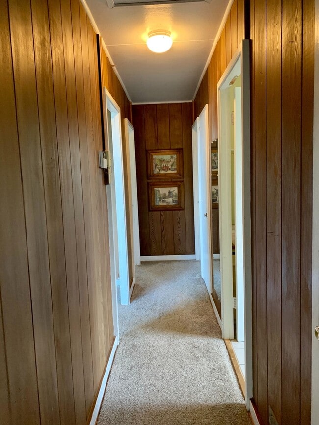 Building Photo - Charming Singe Family Home 3/1/2 with Spacious & Fenced Yard