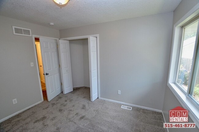 Building Photo - Excellent Des Moines Home