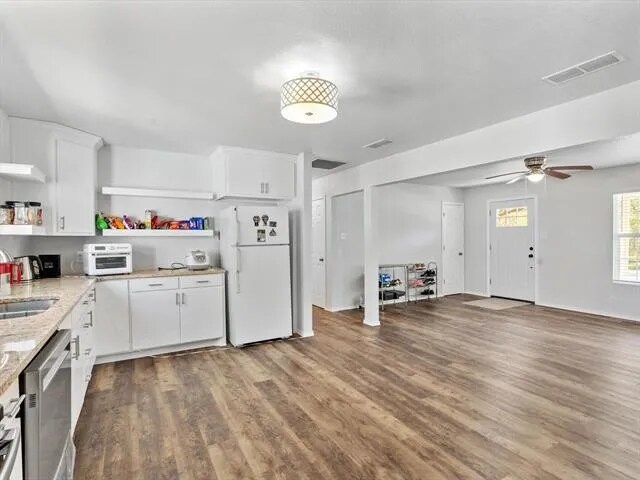 Building Photo - 303 S Bois D Arc St