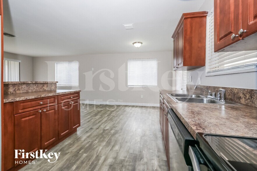 Building Photo - 7551 Buchanan St