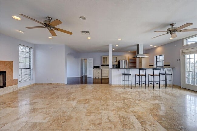 Building Photo - 809 Castle Ridge Rd