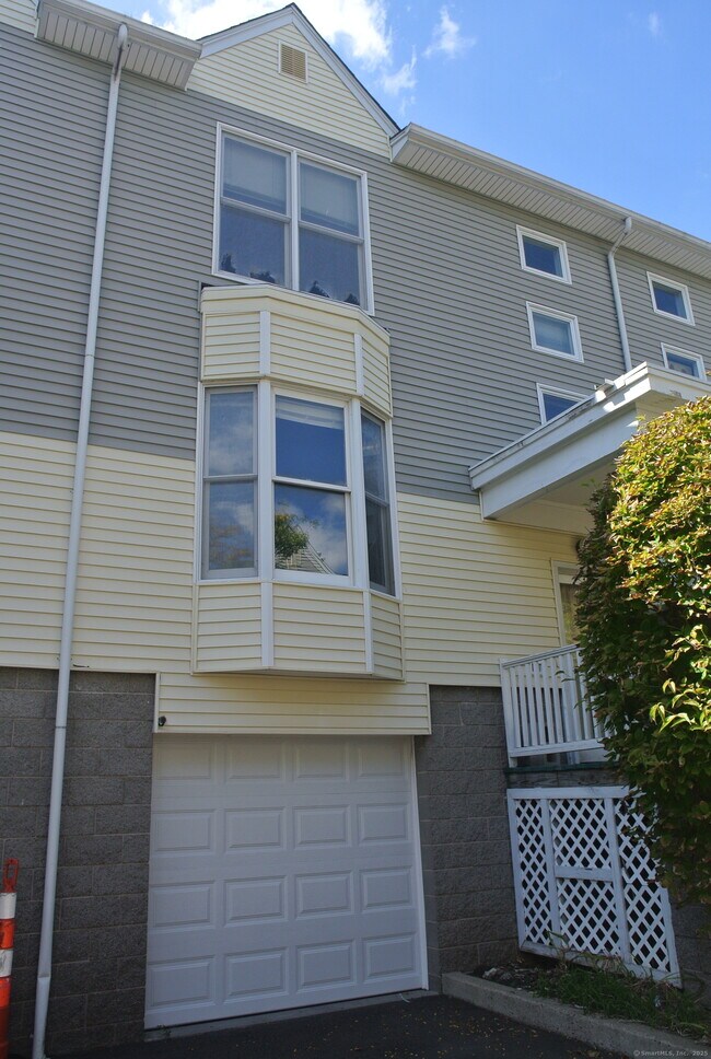 Building Photo - 130 Winchester Ave