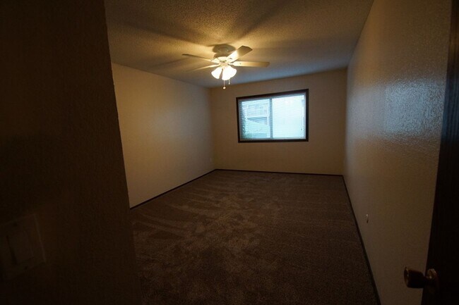 Building Photo - Charming One-Bedroom with Fountain-View Balcony