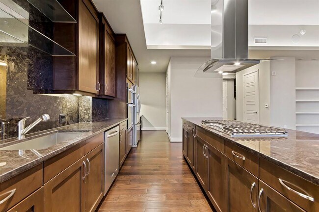 Building Photo - 214 Barton Springs Rd