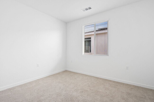 Building Photo - 7237 E Homan Ave